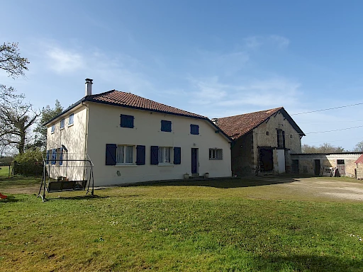 À Hagetmau, grande maison à vendre 180000 € avec 3 chambres - 1