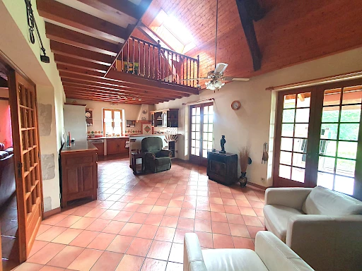 En vente à Saint-Sever : maison avec SN AGENCE TACHON - 3