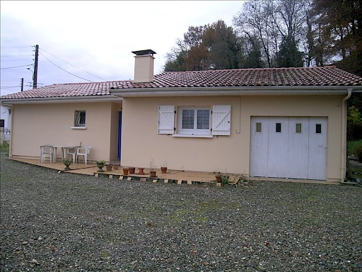 HAGETMAU - A PIED DES COMMODITES - MAISON D'HABITATION de 80 m2 Hab.