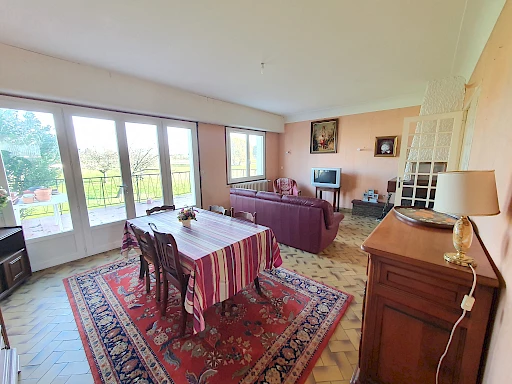 À Hagetmau, Maison d'habitation de 6 pièces - 2