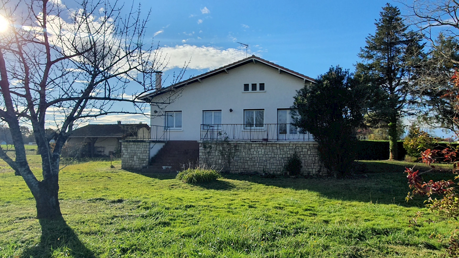 À Hagetmau, Maison d'habitation de 6 pièces