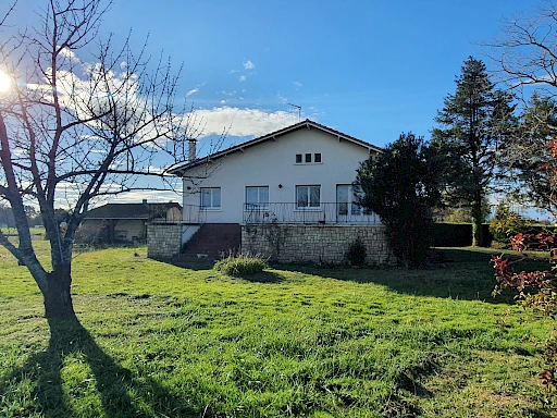 À Hagetmau, Maison d'habitation de 6 pièces - 1