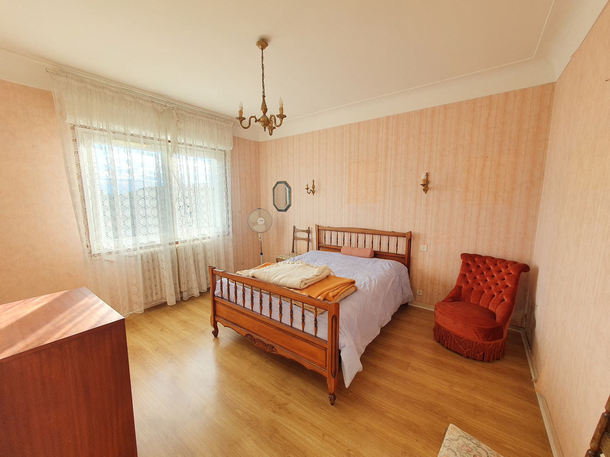À Hagetmau, Maison d'habitation de 6 pièces