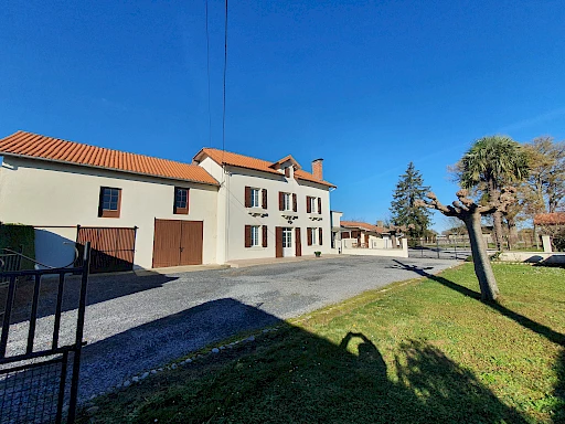 Entre ARZACQ et SAMADET, Ancien Corps de ferme avec dépendances - 3