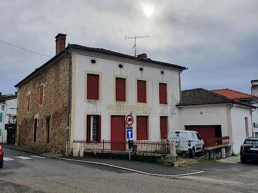 Mugron : immense maison de ville à acheter 96000 € - 1