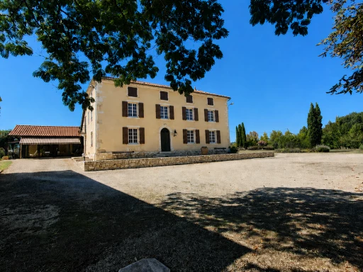 Maison de Caractère de 306 m2 Hab, proche de Hagetmau